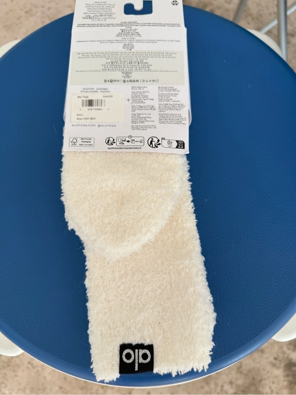 NWT Alo Yoga Plush Lush Socks in Ivory (OS)